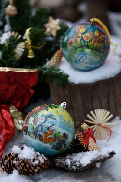 Decorações Natal Bolas Ramos Abeto Fitas Brinquedos Palha Cartões Postais — Fotografia de Stock