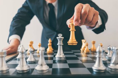 İşadamı liderlik iskambil satranç ve düşünme strateji planlamak kazasında devirmek hakkında karşı takım ve geliştirme çözümlemek için başarılı Corporate.