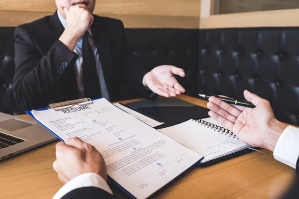 Empleador Que Llega Para Una Entrevista Trabajo Empresario Escuchar Las —  Fotos de Stock