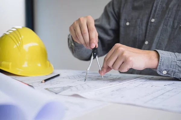 Ingeniería Construcción Arquitecto Manos Que Trabajan Inspección Planos Lugar Trabajo — Foto de Stock