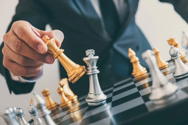 Businessman Leadership Playing Chess Thinking Strategy Plan Crash Overthrow Team — Stock Photo, Image