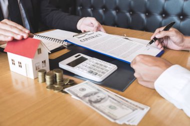 Emlakçı broker istemci imzalama anlaşması sözleşme Emlak onaylı ipotek başvuru formu ile sözleşme formuna ulaşmak, satın alma ya da mortgage ile ilgili teklif için kredi ve sigorta ev.