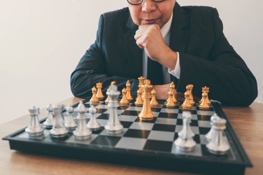 İşadamı liderlik iskambil satranç ve düşünme strateji planlamak kazasında devirmek hakkında karşı takım ve geliştirme çözümlemek için başarılı Corporate.