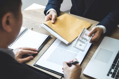 Dürüst olmayan iş yasadışı para, yatırım, rüşvet ve yolsuzluk kavramı anlaşma sözleşmenin başarı vermek iş adamları içinde rüşvet vererek iş adamı aldatıyor.