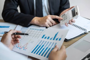 Profesyonel iş meslektaşım takım çalışması ve muhasebe yeni projesi ile analiz finans, finansal iş yatırım fikri sunum ve toplantı strateji planı.