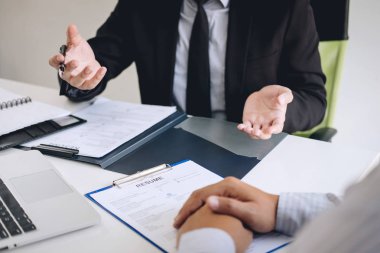 İşveren veya işveren sırasında bir özgeçmiş coll hakkında okuma holding