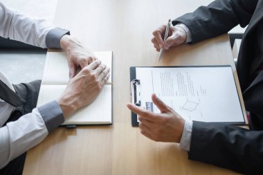 İşveren veya işveren sırasında bir özgeçmiş coll hakkında okuma holding