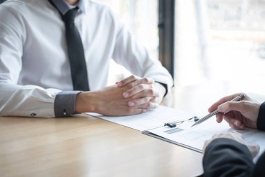 İşveren veya işveren sırasında bir özgeçmiş coll hakkında okuma holding