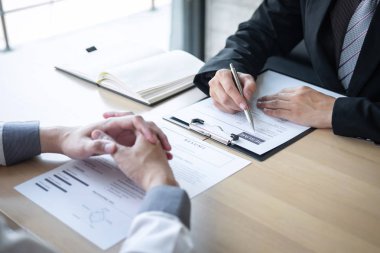 İşveren veya işveren sırasında bir özgeçmiş coll hakkında okuma holding