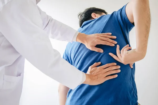 Doktor fizyoterapist tedavi alt sırt ağrısı hasta wh sonra