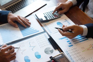 İş adamları ekibi toplantı planlama yatırım p tartışmak