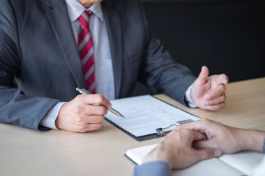 İşveren veya işveren sırasında bir özgeçmiş coll hakkında okuma holding