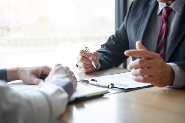 İşveren veya işveren sırasında bir özgeçmiş coll hakkında okuma holding