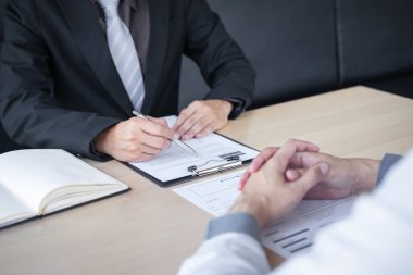 İşveren veya işveren sırasında bir özgeçmiş coll hakkında okuma holding