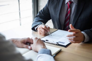 İşveren veya işveren sırasında bir özgeçmiş coll hakkında okuma holding