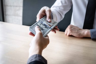 Dürüst olmayan iş yasadışı para, işadamı aldım hile