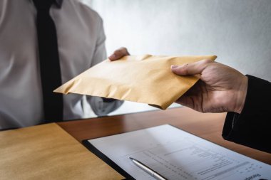 İş yasadışı para dürüst hile, İşadamı veren