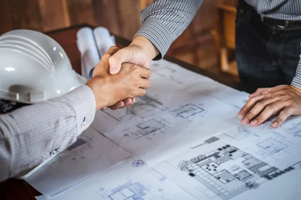 Shaking hands of collaboration, Construction engineering or arch — Stock Photo, Image