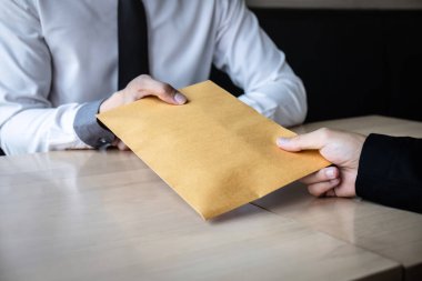 Dürüst olmayan iş yasadışı para, işadamı aldım hile