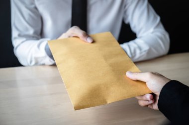 İş yasadışı para dürüst hile, İşadamı veren