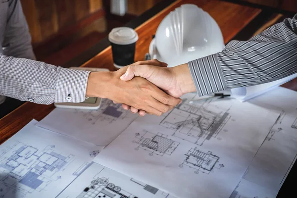 Shaking hands of collaboration, Construction engineering or arch — Stock Photo, Image