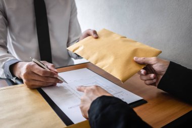 Dürüst olmayan iş yasadışı para, işadamı aldım hile
