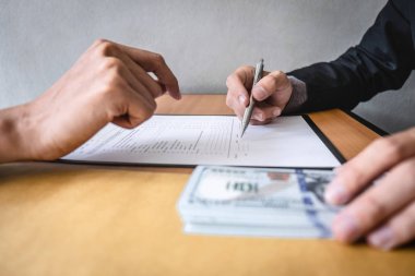 Dürüst olmayan iş yasadışı para, işadamı aldım hile