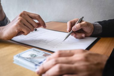 İş yasadışı para dürüst hile, İşadamı veren