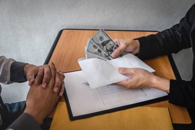 İş yasadışı para dürüst hile, İşadamı veren