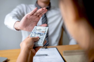 Rüşvet ve yolsuzluk kavramı, İş adamı reddeden ve d