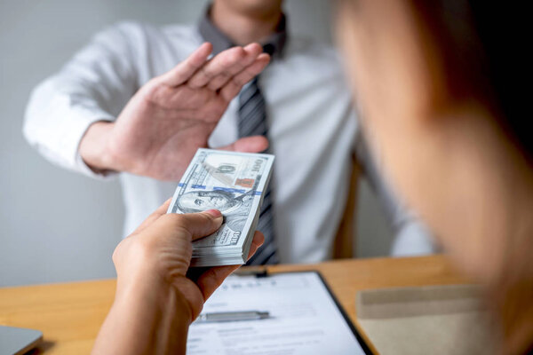 Концепция борьбы со взяточничеством и коррупцией, Отказ бизнесмена и d
