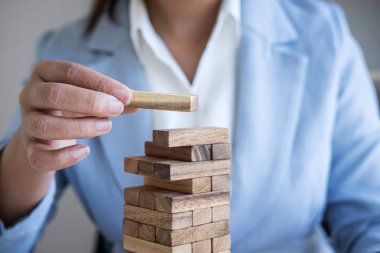 İş Dünyasında Alternatif Risk ve Strateji, Akıllı B'nin Eli