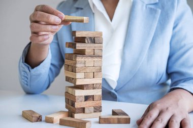İş Dünyasında Alternatif Risk ve Strateji, Akıllı B'nin Eli