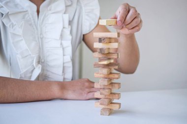 İş Dünyasında Alternatif Risk ve Strateji, Akıllı B'nin Eli