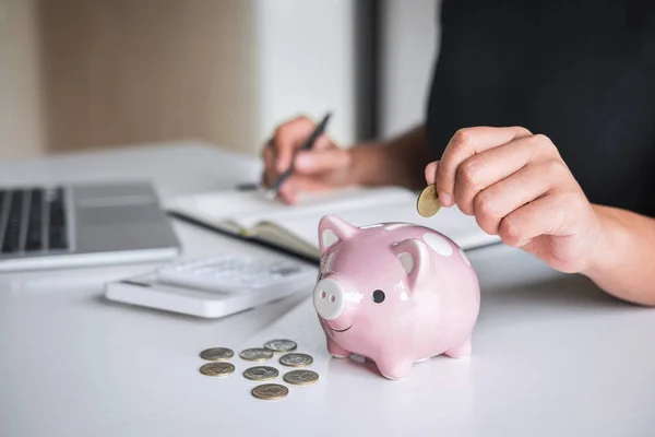 Woman putting golden coin in pink piggy bank for step up growing — Stock Photo, Image
