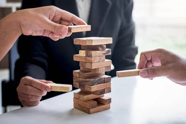 İş Hayatında Alternatif Risk ve Strateji, İş Ekibinin Eli