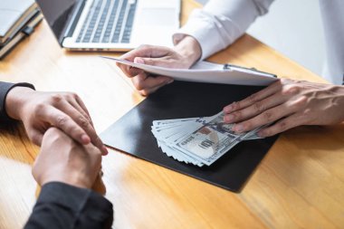 İş yasadışı para dürüst hile, İşadamı veren