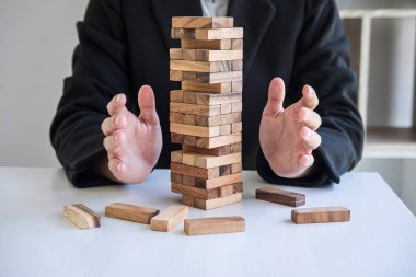 İş hayatında Alternatif Risk ve Strateji, İş kadını eli