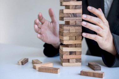 İş hayatında Alternatif Risk ve Strateji, İş kadını eli