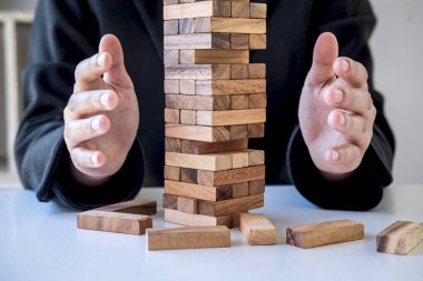 İş hayatında Alternatif Risk ve Strateji, İş kadını eli