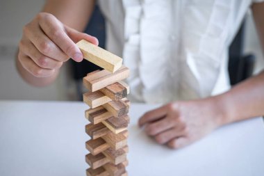 İş Dünyasında Alternatif Risk ve Strateji, Akıllı B'nin Eli