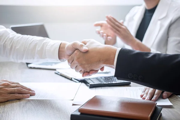 Entrevista de trabajo exitosa, Imagen del comité patronal del jefe o re — Foto de Stock