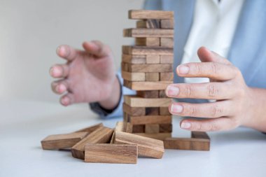 İş hayatında Alternatif Risk ve Strateji, İş kadını eli