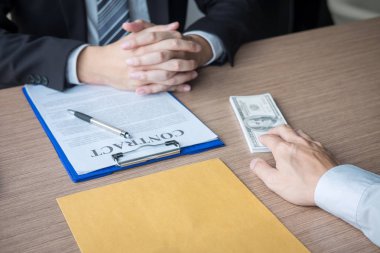 Yasadışı para dürüst hile, İşadamı rüşvet mo veren