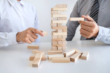 Alternatif Risk ve İş Stratejisi, İşletme Elleri Kooperatif Kumar Kooperatifi Kule üzerine ahşap blok hiyerarşisi kurmak İşbirlikçi planlama ve geliştirme başarılı için.