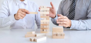 Alternatif Risk ve İş Stratejisi, İşletme Elleri Kooperatif Kumar Kooperatifi Kule üzerine ahşap blok hiyerarşisi kurmak İşbirlikçi planlama ve geliştirme başarılı için.