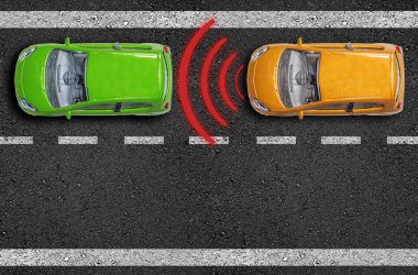Mesafe sensörü ve ortaya çıkışı ara asistanı ile bir yolda otomobil ile asfalt