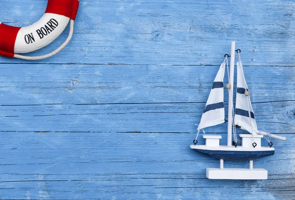 Maritiem Decoratie Met Schelpen Zeesterren Zeilschip Visnet Blauwe Kien Hout — Stockfoto