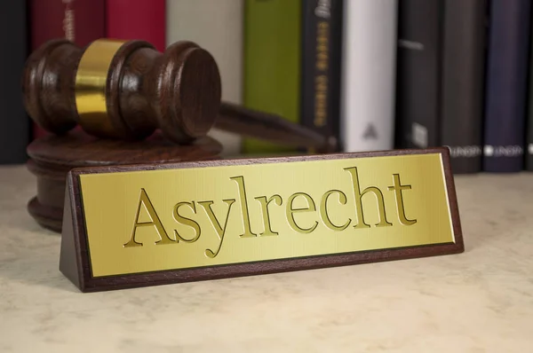 Goldenes Schild Mit Dem Deutschen Wort Für Asylrecht Asylrecht — Stockfoto