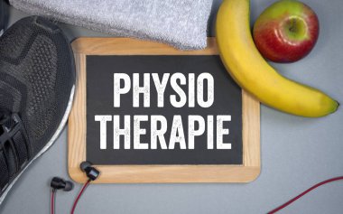 Tebeşir tahtası, beslenme ve spor ayakkabıları ile tıbbi fitness eğitimi terimiyle